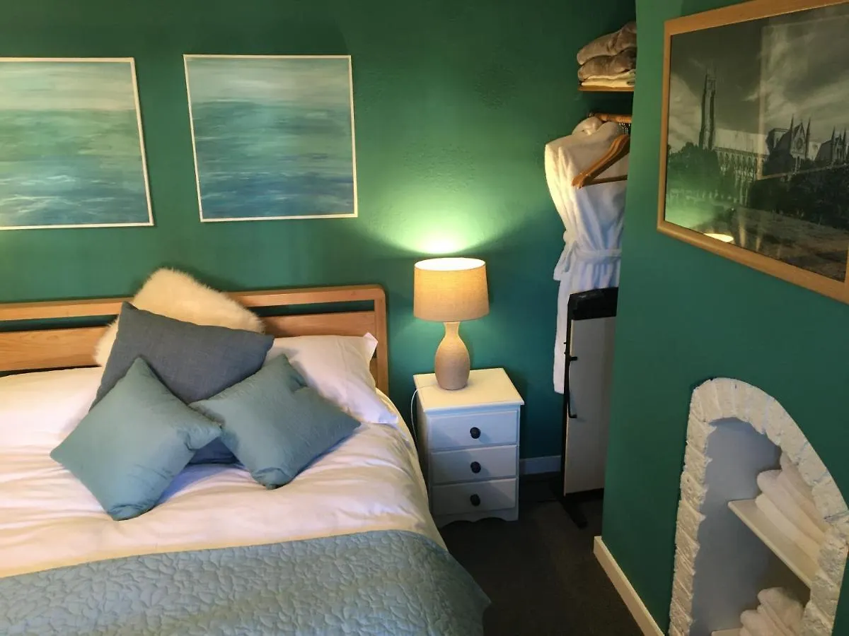 בברלי Bright Moments Holiday Home 0*,